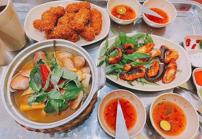 Delicious snacks in Saigon - Oc To Restaurant