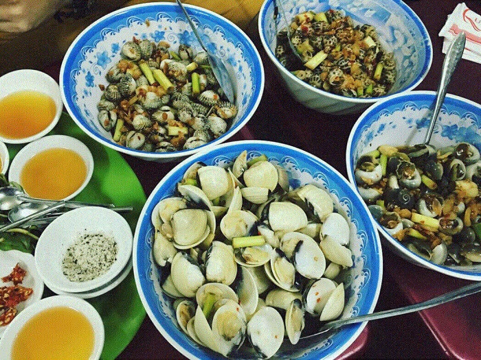 Delicious snacks in Saigon - Oc To Restaurant