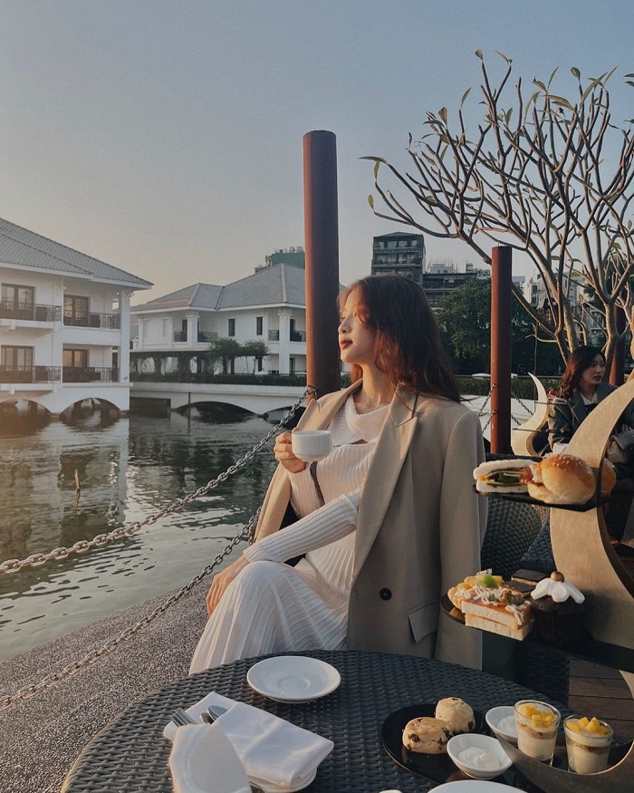 Sunset Bar – InterContinental West Lake Hanoi Villa Des Fleurs là quán trà chiều ở Hà Nội  view hồ Tây