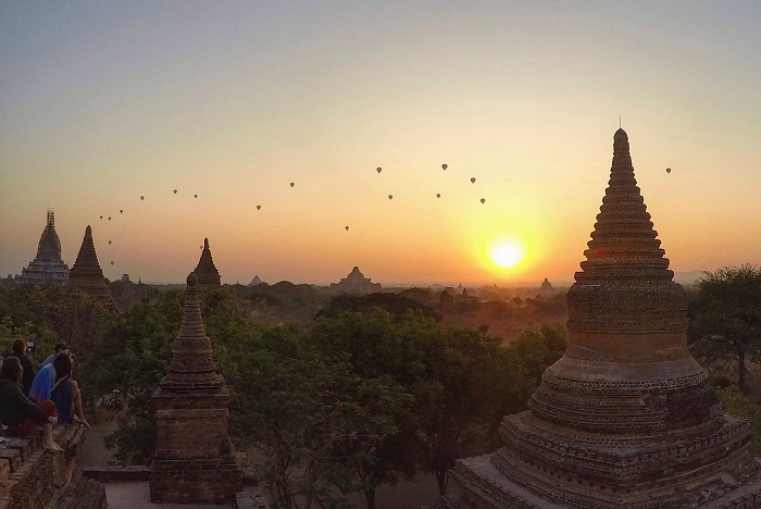 Khinh khí cầu Ngắm bình minh ở Bagan