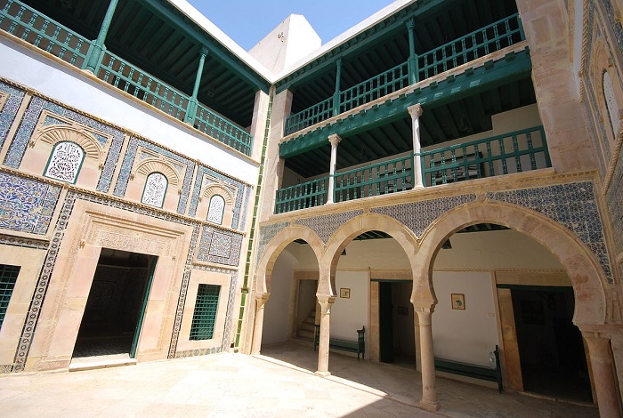 Bảo tàng Dar Jellouli là điểm tham quan nổi tiếng ở thành phố Sfax Tunisia 