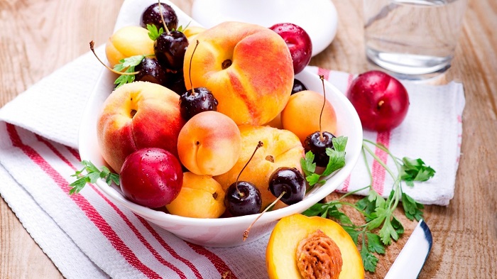 Bí quyết ăn Tết không nổi mụn là ăn nhiều trái cây
