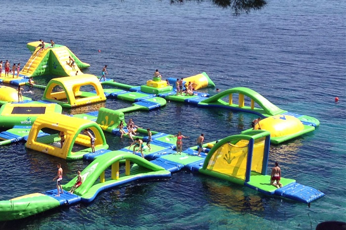 Công viên Aquapark Bol là một trong những công viên giải trí ở Croatia
