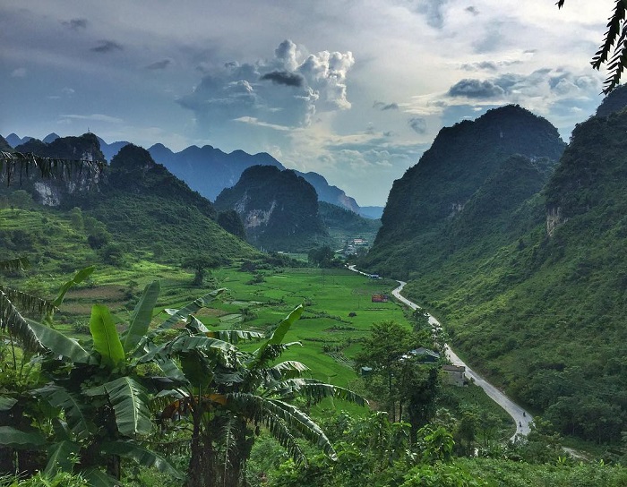 Ma Phuc Pass is a destination in Tra Linh Cao Bang that is not only beautiful but also majestic