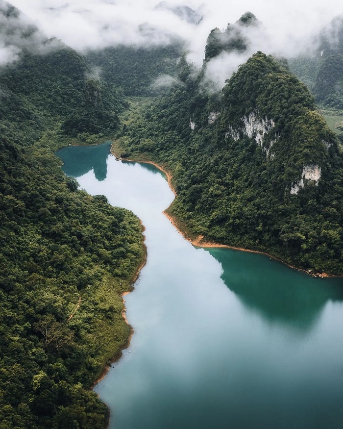 Thang Hen Lake is a destination in Tra Linh Cao Bang located at an altitude of more than 1000 meters