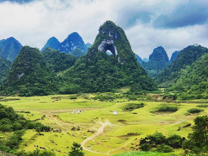 Than Eye Mountain is a popular destination in Tra Linh Cao Bang today