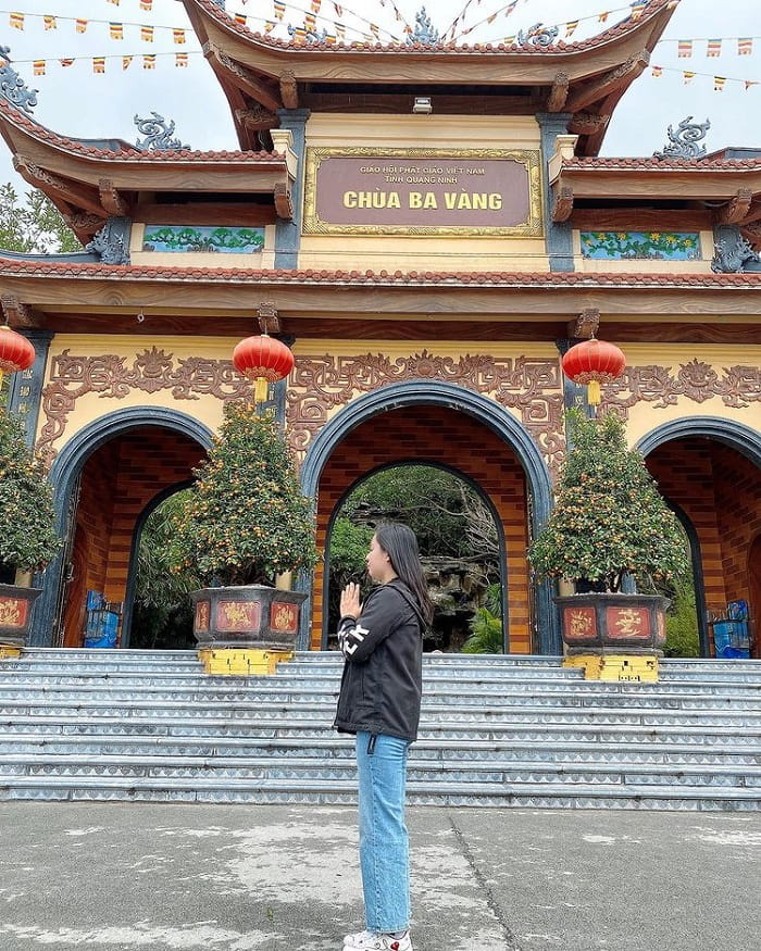 địa điểm du lịch Quảng Ninh Tết Nguyên đán - chùa Ba Vàng