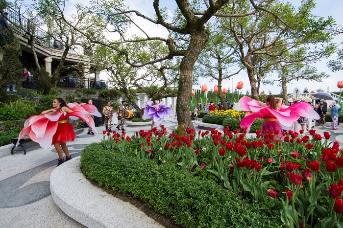 SunWorld Bà Nà Hill là địa điểm ngắm hoa tulip ở Việt Nam đang hot hiện nay