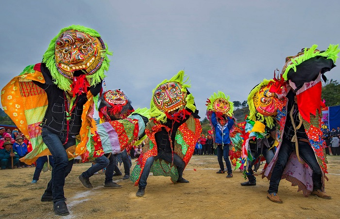 Participating in these New Year festivals in Vietnam, visitors can experience interesting activities