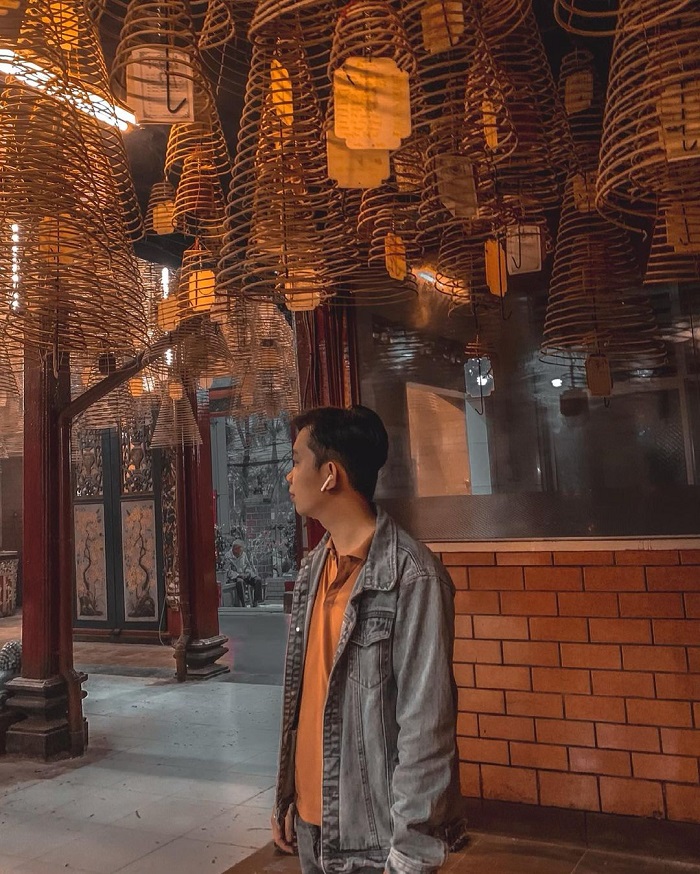 Chùa Ông Cần Thơ là ngôi chùa kiến trúc Trung Hoa có không gian trang nghiêm, tĩnh tại