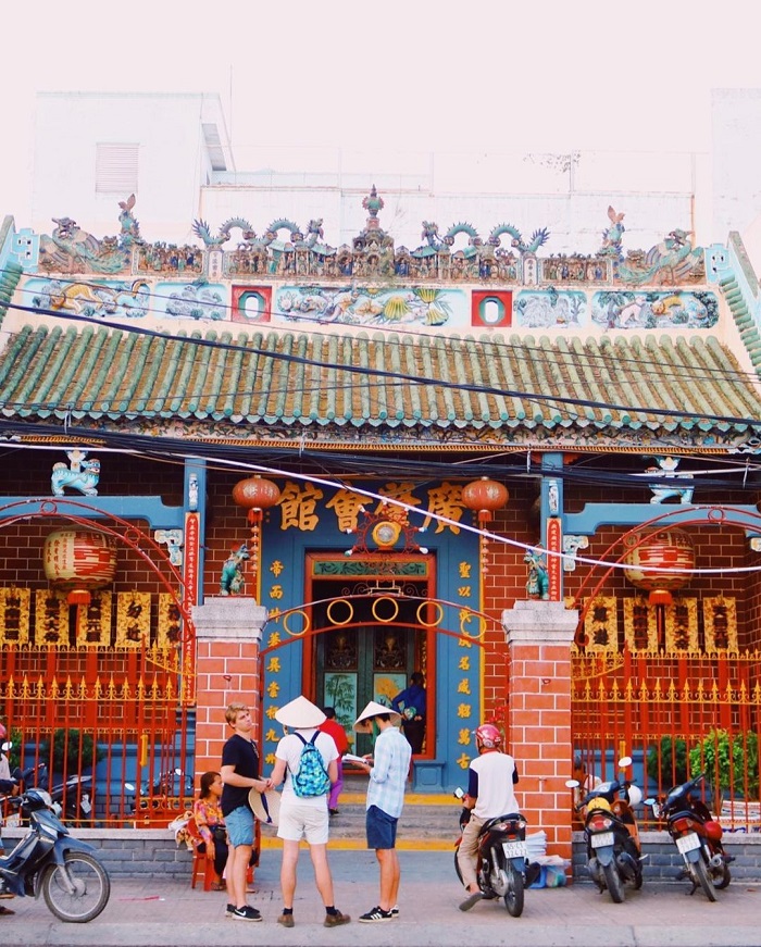 Ngôi chùa kiến trúc Trung Hoa thu hút nhiều khách quốc tế đến thăm