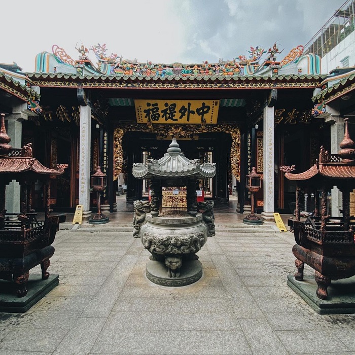 Chùa Ông Quận 5 cũng là ngôi chùa kiến trúc Trung Hoa xây dựng cách đây 300 năm