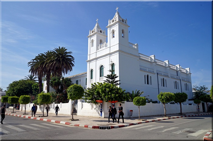 Nhà thờ San Bartolome ở thị trấn Asilah Maroc