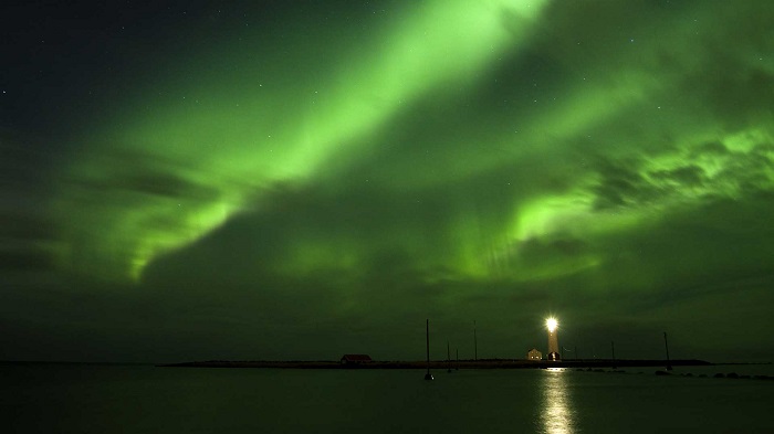 Ngắm nhìn bầu trời đêm với cực quang hùng vĩ - khách sạn ngắm bắc cực quang ở Iceland