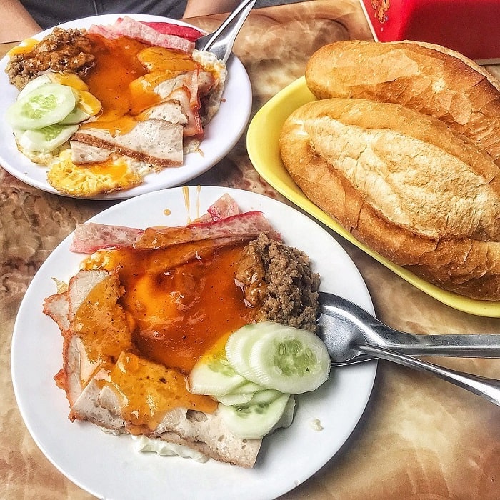 Hanoi snack bar - Dinh Ngang bread