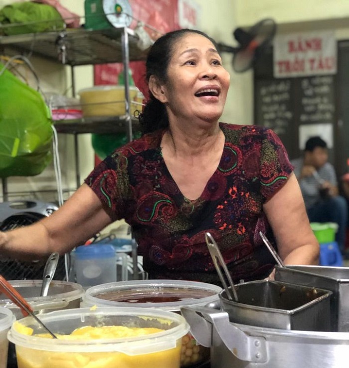 Hanoi snack shop - Ba Thin tea sticky rice