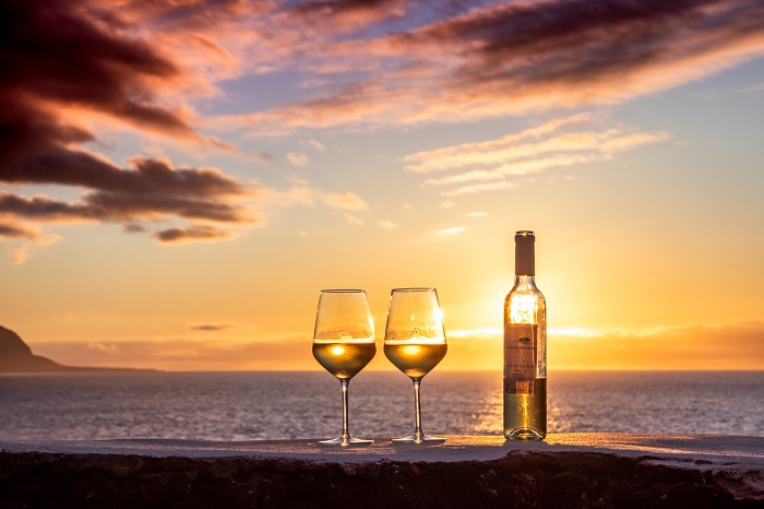 Ngắm hoàng hôn với đồ ăn và rượu trên Quần đảo El Hierro
