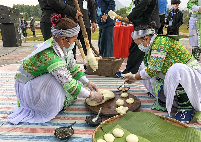 Tết người Mông có đủ các món ăn truyền thống