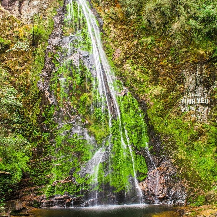 Thác Tình Yêu là thác nước đẹp ở Lào Cai nằm cách thị trấn Sapa 14 km