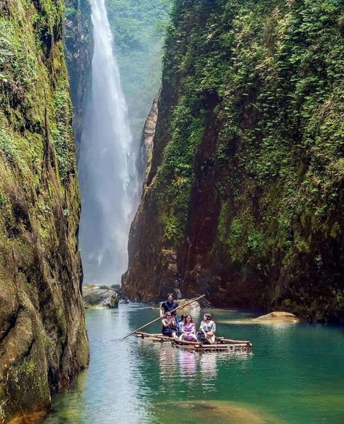 Thác Rồng là thác nước đẹp ở Lào Cai, cũng nằm ở huyện Bát Xát