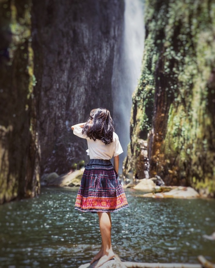 Du khách check in tại thác nước đẹp ở Lào Cai này