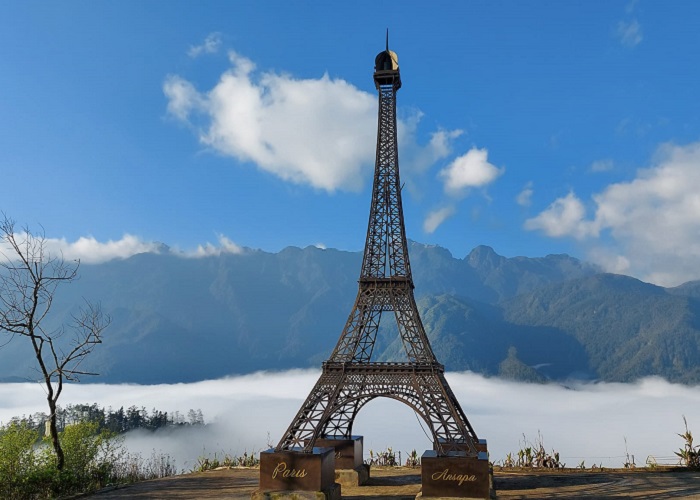 Ansapa tourist area has an impressive Vietnamese version of the Eiffel Tower