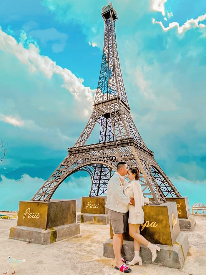 Tháp Eiffel phiên bản Việt tại Ansapa là điểm check in đẹp không thể bỏ qua