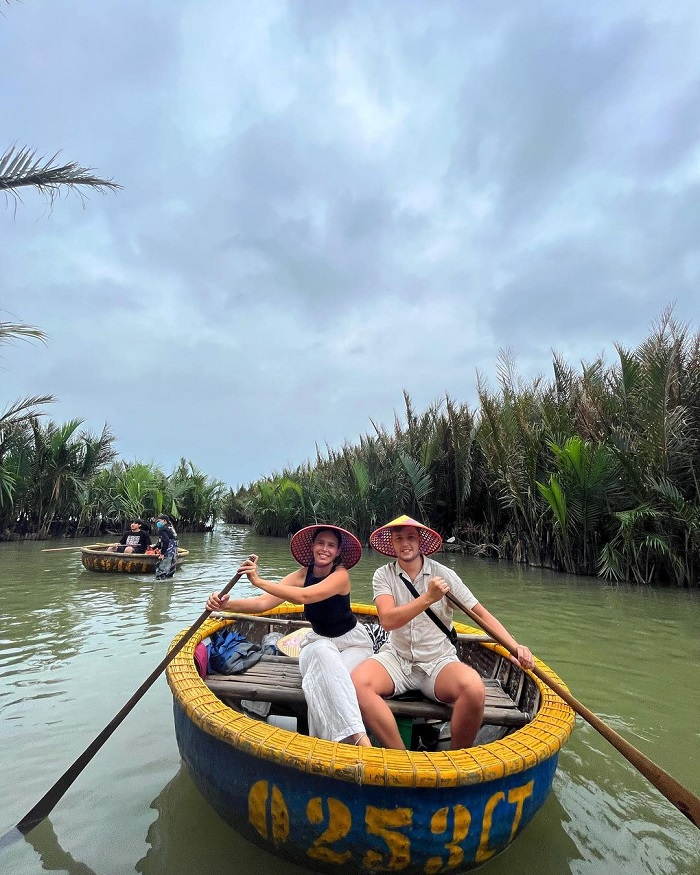 Chèo thuyền thúng ở rừng dừa Bảy Mẫu là trải nghiệm du lịch độc đáo ở Việt Nam