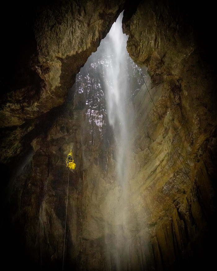 hang động Gaping Gill sâu nhất nước Anh mang đến trải nghiệm ấn tượng 