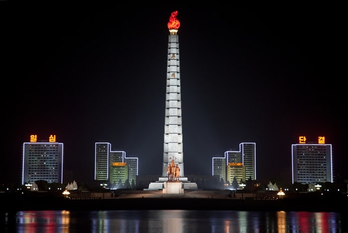 Tháp lý tưởng Juche - các tượng đài nổi tiếng ở Triều Tiên