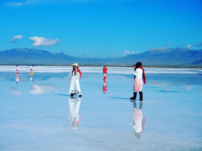 Hồ muối Chaka là cánh đồng muối đẹp trên thế giới thu hút nhiều du khách