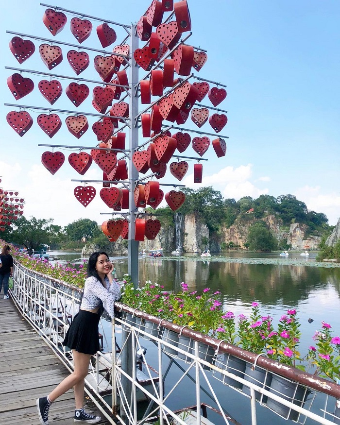 Cầu tình yêu khu du lịch Bửu Long là cầu tình yêu ở Việt Nam nổi bật