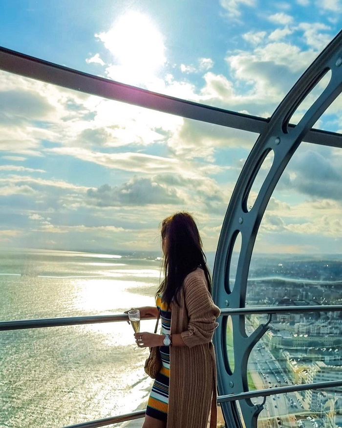 Tháp quan sát i360 à một trong những đài quan sát cao nhất thế giới hút khách