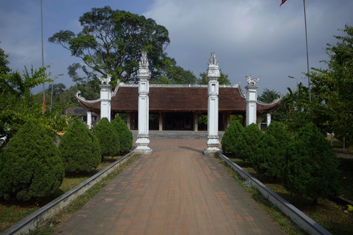 Yen Thuy tourist destination - Gray communal house