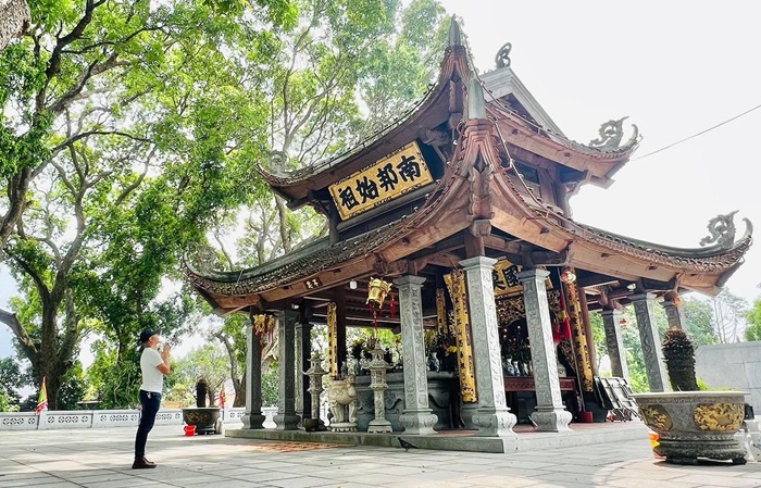 Spring vacation destination in Bac Ninh - King Kinh Duong Vuong's mausoleum
