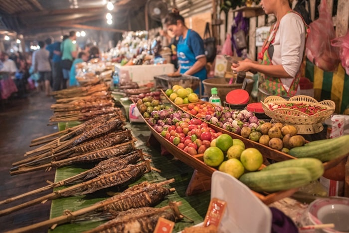 Chợ tối Vangthong - địa điểm mua sắm tại Viêng Chăn 