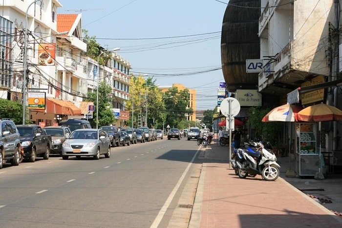 Phố Samsenthai - địa điểm mua sắm tại Viêng Chăn