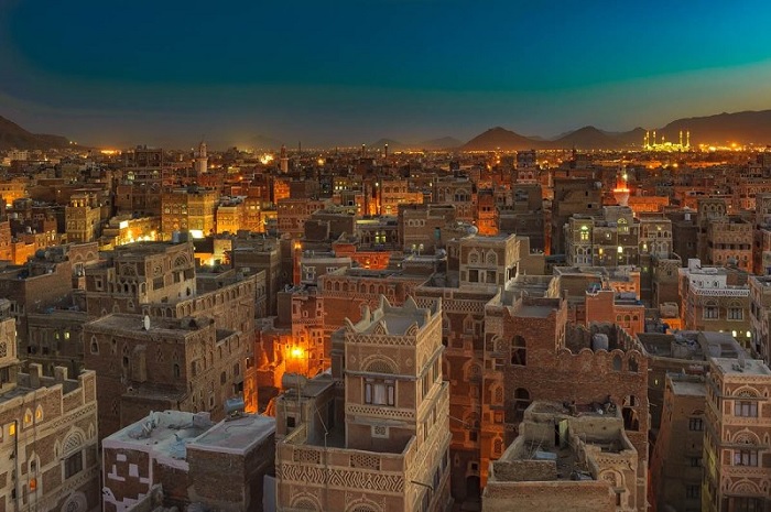 Toàn cảnh Sanaa về đêm ở Yemen - du lịch Yemen