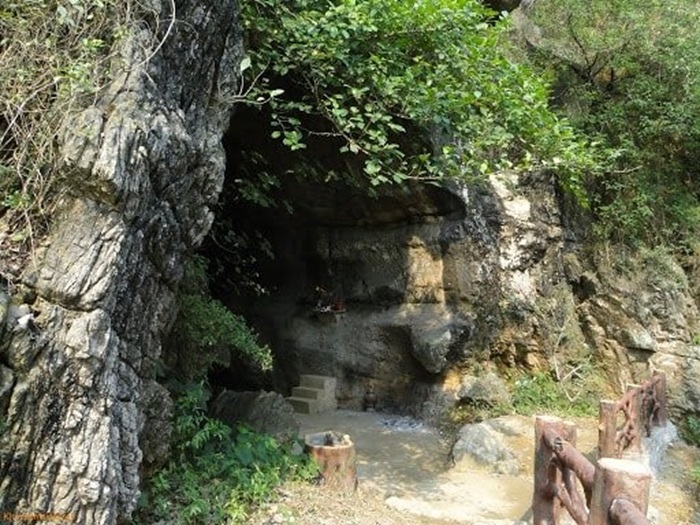 cave in Thanh Hoa - Long Quang cave