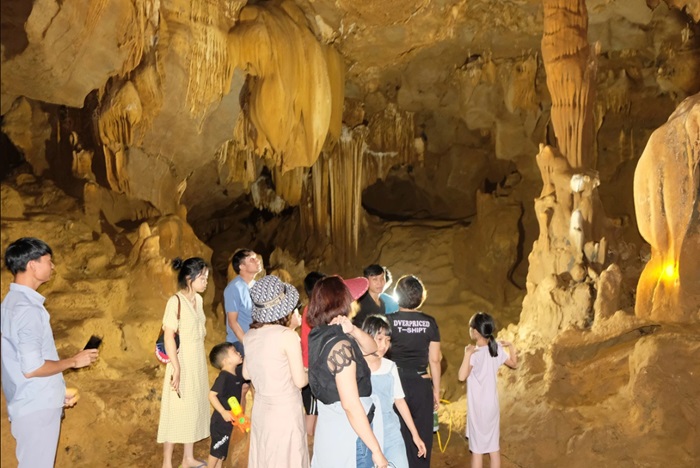 cave in Thanh Hoa - Tru Thach Son Cave