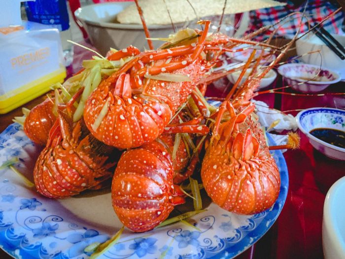 Lobsters tickle their buttocks near Xuan Binh Lake, Phu Yen