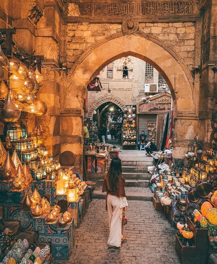 Chợ Khan El Khalili là điểm tham quan ở gần tháp Cairo 