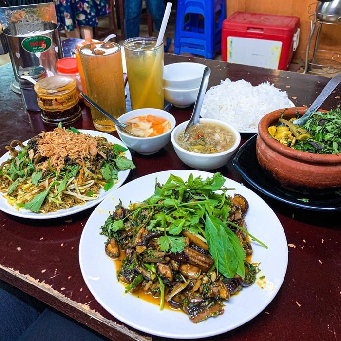 Delicious eel vermicelli restaurant in Hanoi - 34 Yen Ninh