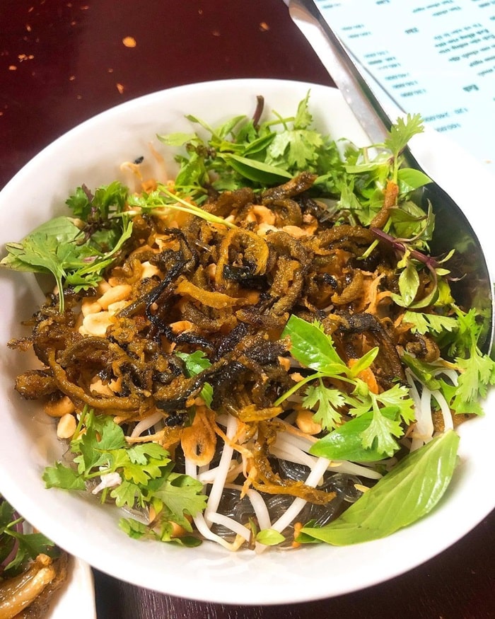 Delicious eel vermicelli restaurant in Hanoi - 34 Yen Ninh