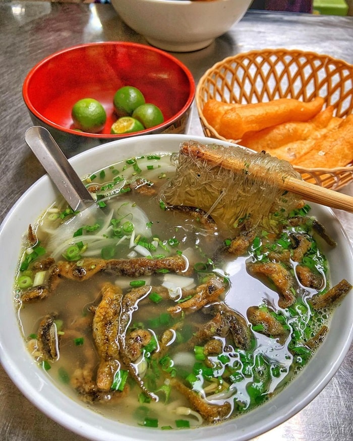 Delicious eel vermicelli restaurant in Hanoi - Ms. Nhung