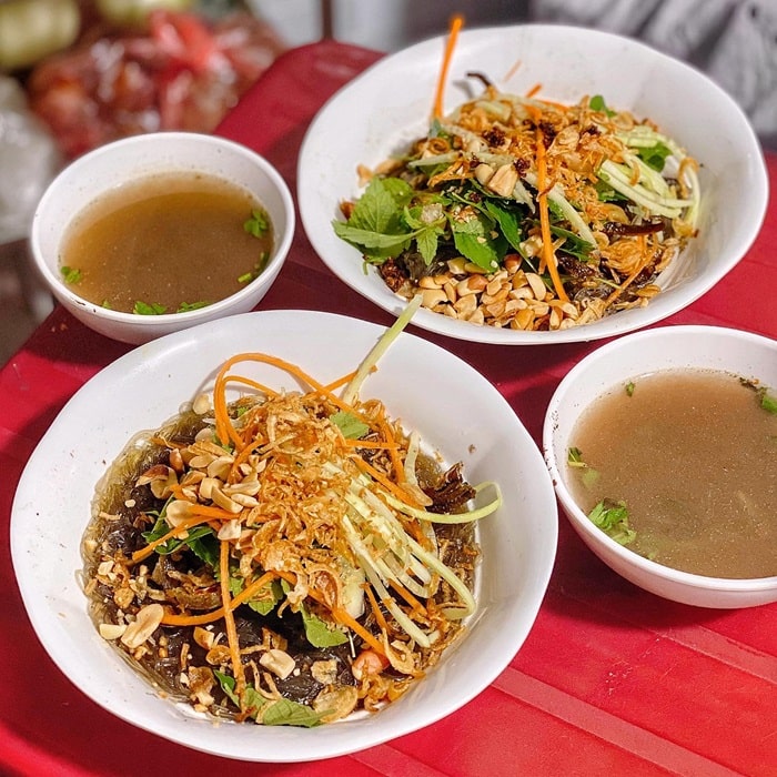 Delicious eel vermicelli restaurant in Hanoi - Phu Doan