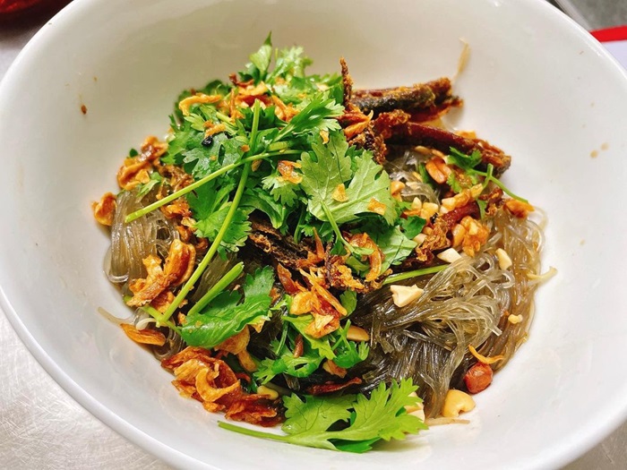 Delicious eel vermicelli restaurant in Hanoi - Old Quarter eel vermicelli