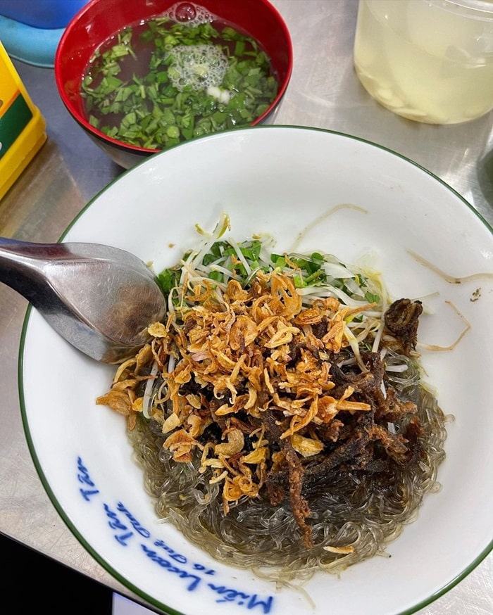 Delicious eel vermicelli restaurant in Hanoi - Tan Tan
