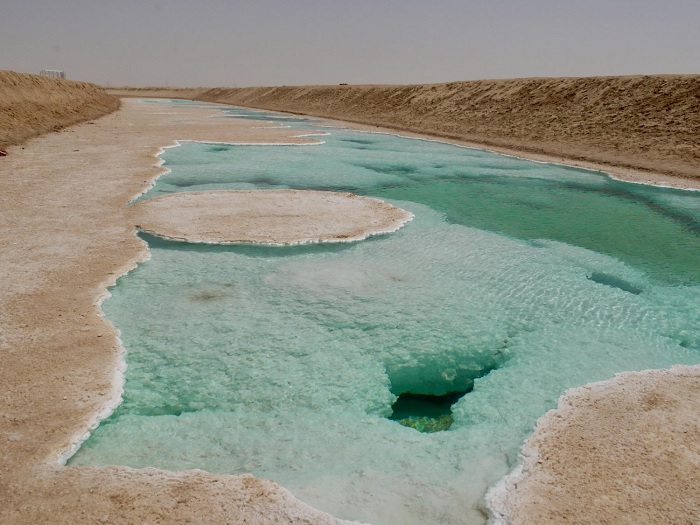 hồ Long Salt Abu Dhabi
