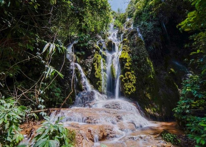 Pung Mai Chau Waterfall is small but beautiful